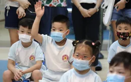 Số học sinh cận thị ở Trung Quốc tăng sau nửa năm học trực tuyến