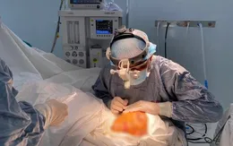Giải cứu cô gái trẻ khỏi khuôn mặt biến dạng suốt 20 năm