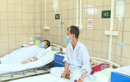 Công nhân bị đuổi việc vì... nhiễm độc thiếc?