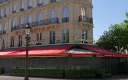 Làn sóng COVID-19 thứ 2 "tàn phá" giới nhà hàng tại Pháp