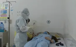 Thực hiện ca mổ đẻ cho sản phụ đang cách ly phòng dịch COVID-19