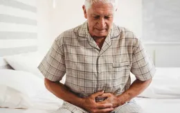 Phân biệt nguyên nhân gây đau bụng ở người cao tuổi