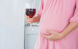 Thai phụ sử dụng rượu trong bất kỳ thời điểm nào cũng có hại cho não của trẻ