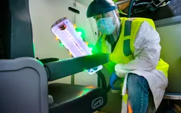 Boeing cấp phép sản xuất đèn tia cực tím để khử trùng ngừa COVID-19