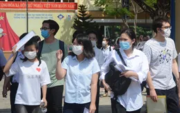 Yêu cầu học sinh, sinh viên phải đeo khẩu trang trên đường đến trường và về nhà