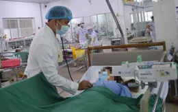 Tự lấy thuốc của mẹ uống khi bị đau lưng, một phụ nữ sốc phản vệ nguy kịch