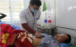 Đau bụng dữ dội, vào viện phát hiện... 2 lỗ thủng ở dạ dày