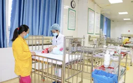 Bé 2,5 tháng tuổi nguy kịch do phụ huynh tự ý rửa mũi sai cách