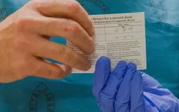 Mỹ phát triển hồ sơ điện tử cho người đã tiêm vaccine COVID-19