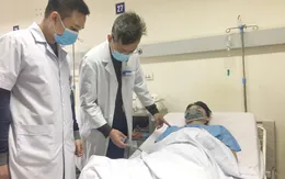 Nam thanh niên vỡ tinh hoàn khi chơi bóng chuyền