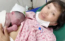 Hạnh phúc lần đầu bên con sau 8 lần mang thai thất bại