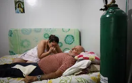 Bệnh viện quá tải, bệnh nhân COVID-19 Brazil phải điều trị tăng cường tại nhà