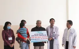 Cháu bé 5 tuổi bị bố chém nguy kịch được xuất viện