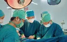 Cấp cứu bệnh nhân bị cành cây dài 30 cm đâm vào cổ