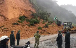 Hà Tĩnh: Xuất hiện hàng chục điểm sạt lở trên tuyến Quốc lộ 8A sau bão số 8
