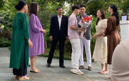 Hương vị tình thân tập cuối: Cả gia đình tặng hoa đón Nam trở về nhà