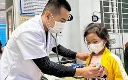 Bé gái 8 tuổi bị sốc phản vệ sau khi ăn mì tôm