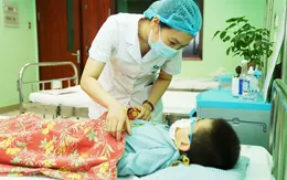 Đừng để con mặc cảm vì dị tật lỗ tiểu thấp