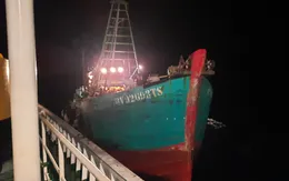 Vùng 2 Hải quân cấp cứu ngư dân bị nạn trên biển
