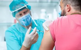 Anh là nước đầu tiên trên thế giới cho phép tình nguyện viên phơi nhiễm với virus SARS-CoV-2