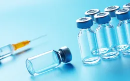 Phá đường dây làm giả vaccine COVID-19 bằng nước muối