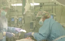 Nhân viên y tế Tây Ban Nha vẫn chịu chấn thương tâm lý nhiều tháng sau làn sóng COVID-19 đầu tiên