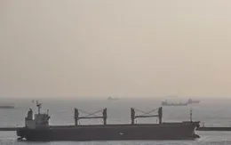 Tàu Ocean Amazing có người mắc COVID-19 rời vùng biển Việt Nam