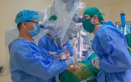 Đau đầu, nhìn mờ, vào viện phát hiện khối u ở hốc mắt