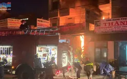 Cháy cửa hàng phụ tùng ô tô cơ giới, 2 người thoát nạn