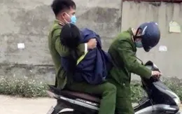 Nữ cán bộ y tế ngất xiu vì làm việc quá sức