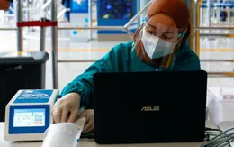 Indonesia phát hiện virus SARS-CoV-2 qua máy dò hơi thở tại các ga tàu