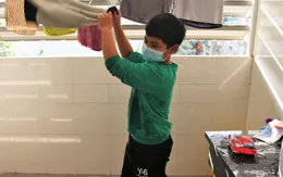 Chuyện về những cô bé, cậu bé trong khu điều trị cách ly COVID-19