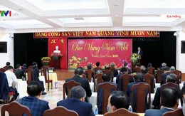 Thủ tướng chúc Tết cán bộ lão thành ở miền Trung