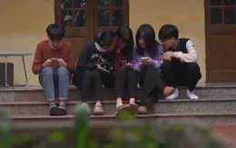 Hàng vạn video độc hại với trẻ "trôi nổi" trên MXH: Từ phim giang hồ đến clip ôm búp bê ma "xin vía học giỏi"