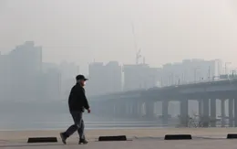 Ô nhiễm bụi mịn nghiêm trọng đe dọa sức khỏe người dân Thủ đô Seoul và miền Trung Hàn Quốc
