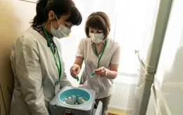 Ukraine "mỏi mắt" tìm người để tiêm vaccine COVID-19