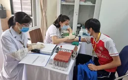 6 tình nguyện viên đầu tiên tiêm thử nghiệm vaccine COVIVAC