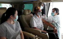Indonesia là nước đầu tiên ở Đông Nam Á áp dụng tiêm vaccine COVID-19 trên xe