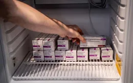 Thuỵ Điển ngừng tiêm vaccine COVID-19 của AstraZeneca
