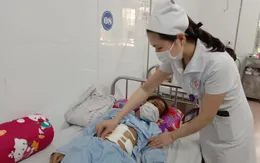 Bé gái vỡ lách, đa chấn thương sau khi bị xe tông ngã đập mặt, bụng xuống đường