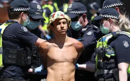 Australia đau đầu với tình trạng người vi phạm phòng dịch không nộp phạt