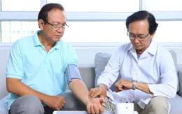 Cách thích nghi với thời tiết giao mùa để phòng đột quỵ sau tuổi 50
