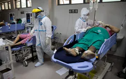 Làn sóng COVID-19 mới khiến bệnh viện ở Philippines quá tải
