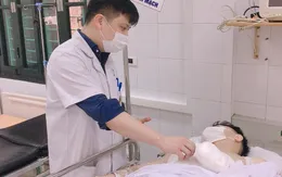 Máy dập công nghiệp bị lỗi, nam thanh niên phải cắt cụt 4 ngón tay