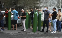 Nguồn cung oxy cho bệnh nhân COVID-19 tại Brazil giảm xuống mức đáng lo ngại