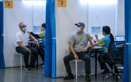 Phạt bệnh viện khuyến cáo người dân chỉ nên tiêm vaccine nhập khẩu