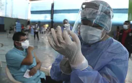 Điều tra hàng trăm quan chức Peru lợi dụng chức vụ để tiêm trước vaccine COVID-19