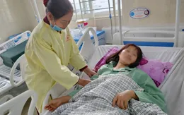Người phụ nữ trẻ đột quỵ khi đang đi chợ