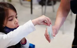 Trẻ càng nhỏ càng có kháng thể mạnh với SARS-CoV-2