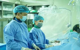 Đặt stent can thiệp bệnh nhân bị hẹp 90% động mạch cảnh